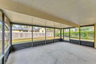 2151 Upton Ave in Sarasota, FL - Building Photo - Building Photo