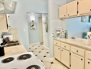 60 W Pelican St in Naples, FL - Building Photo - Building Photo