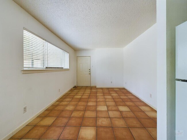 property at 803 W 28th St