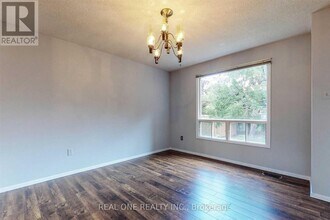 41 Meyer Cir in Markham, ON - Building Photo - Building Photo