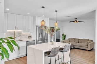 801 NE 81st St in Miami, FL - Building Photo - Building Photo