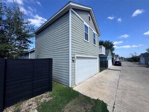 320 Perry St in San Marcos, TX - Building Photo - Building Photo