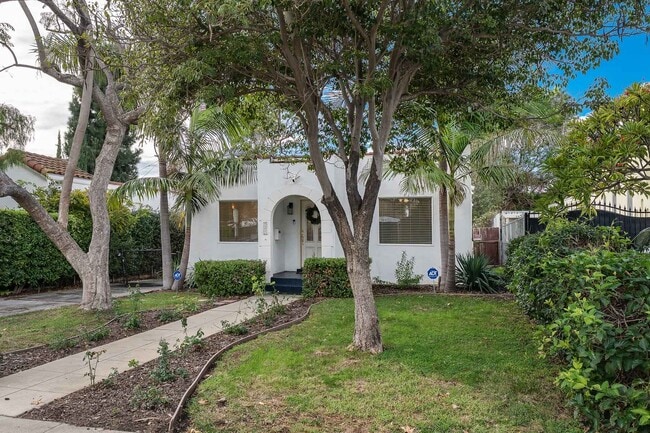 property at 927 N Edinburgh Ave