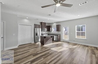 1034 Grayson Ave in Hinesville, GA - Foto de edificio - Building Photo