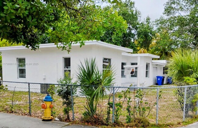 16108 NE 18th Pl in North Miami Beach, FL - Building Photo - Building Photo