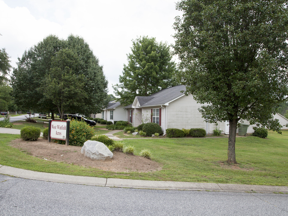 West Winfield Acres in Spartanburg, SC - Foto de edificio