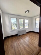 44 Hickory Ave in Bergenfield, NJ - Foto de edificio - Building Photo