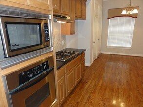 3211 Holly Crossing Dr in Houston, TX - Building Photo - Building Photo