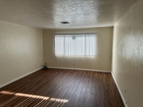 2902 S University St in Visalia, CA - Building Photo - Building Photo