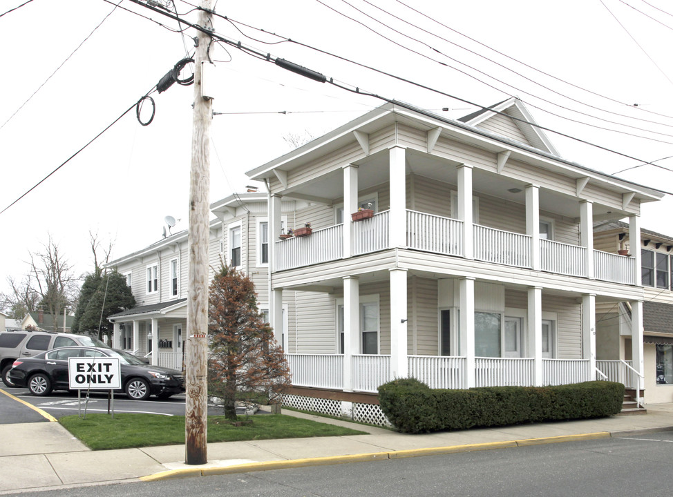 68-70 Main St in Manasquan, NJ - Building Photo