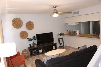 7120 E Wilshire Dr in Scottsdale, AZ - Building Photo - Building Photo