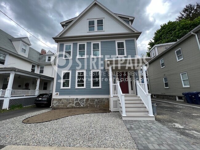 51 Fairbanks St, Unit 3
