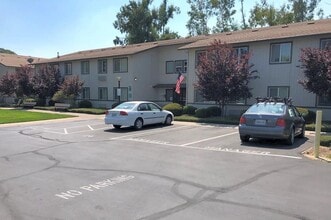 910 Canby Rd in Redding, CA - Building Photo - Building Photo