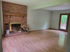 585 Friendship Dr in Honey Brook, PA - Foto de edificio - Building Photo