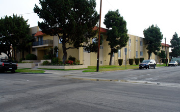 Flower Apartments in Inglewood, CA - Building Photo - Building Photo