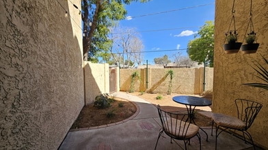 1025 E Highland Ave in Phoenix, AZ - Building Photo - Building Photo