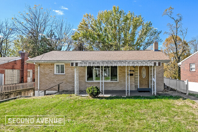 382 Collins Dr in Pittsburgh, PA - Foto de edificio - Building Photo