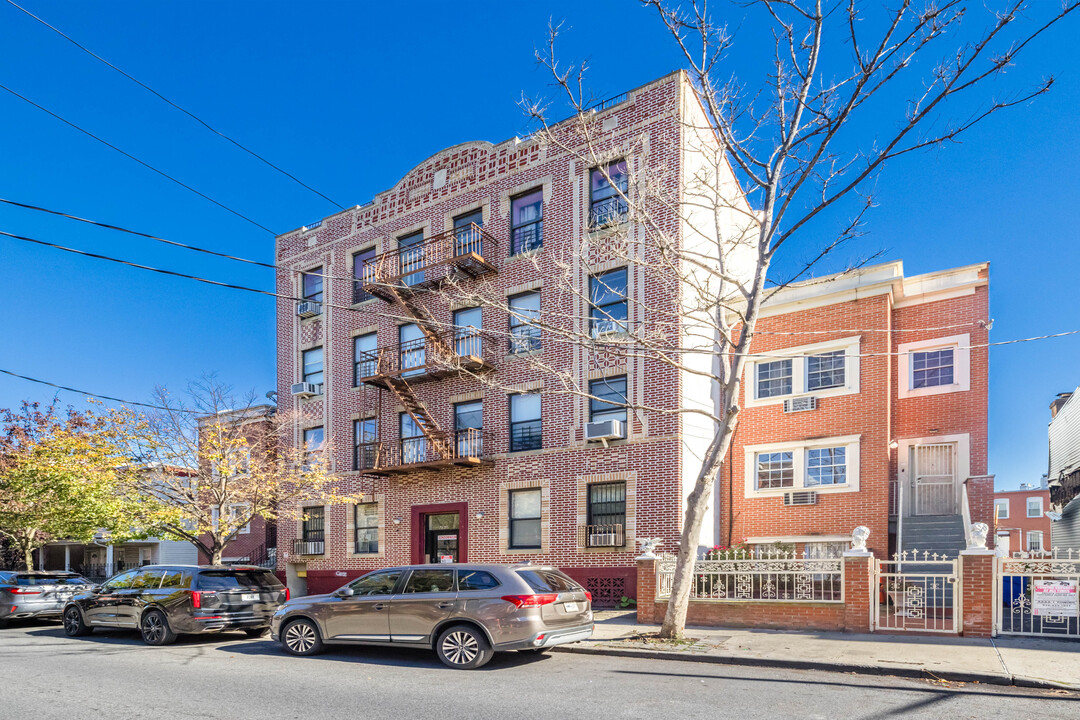 295 Montauk Ave in Brooklyn, NY - Building Photo