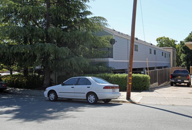 400 Laurel St in San Carlos, CA - Foto de edificio - Building Photo