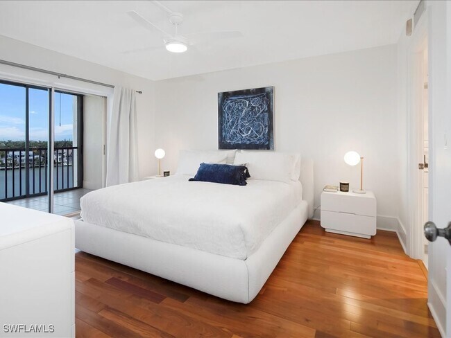 property at 2750 Gulf Shore Blvd N