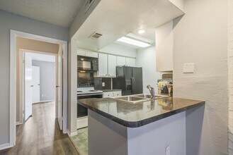 1900 Bay Area Blvd in Houston, TX - Building Photo - Building Photo