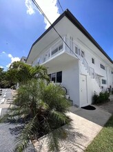 3681 NE 170th St in North Miami Beach, FL - Building Photo - Building Photo