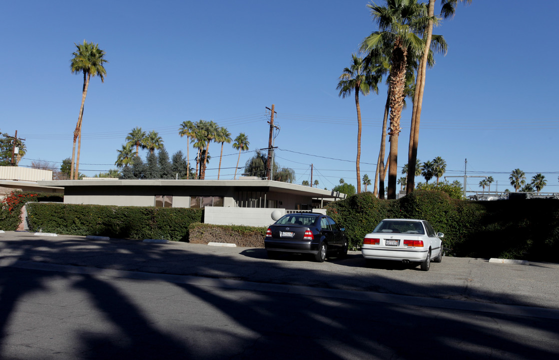 618 Thornhill Rd in Palm Springs, CA - Building Photo