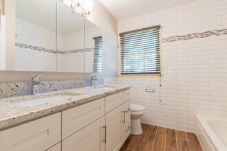 8501 Buckthorn Dr in Germantown, TN - Foto de edificio - Building Photo