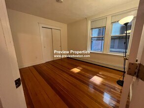 19 South St, Unit 2 in Boston, MA - Foto de edificio - Building Photo