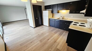 SUNSET BLVD APARTMENTS in Mansfield, OH - Foto de edificio - Building Photo