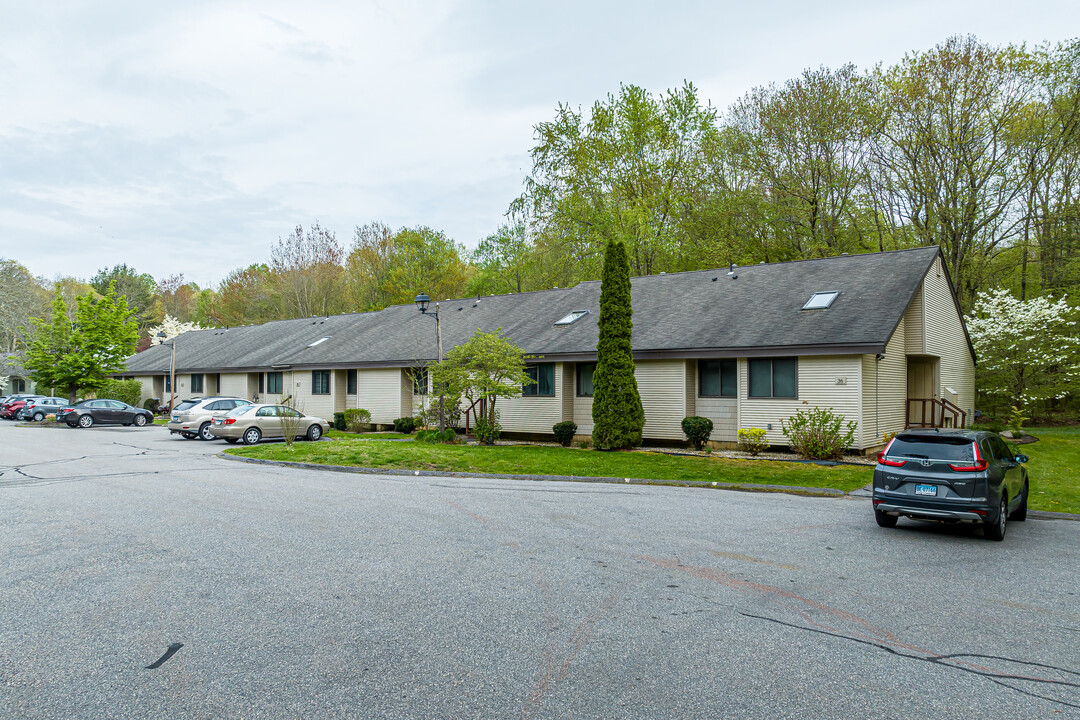 Canton Hollow in Canton, CT - Foto de edificio