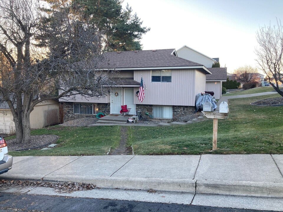 2125 NW Turner Dr-Unit -Lower (B) in Pullman, WA - Building Photo