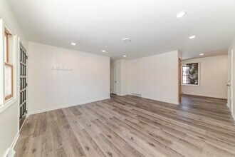 1008 S 10th Ave in St. Charles, IL - Building Photo - Building Photo