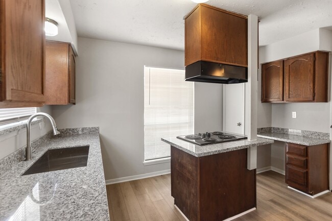 2035 Lexington Woods Dr in Spring, TX - Building Photo - Building Photo