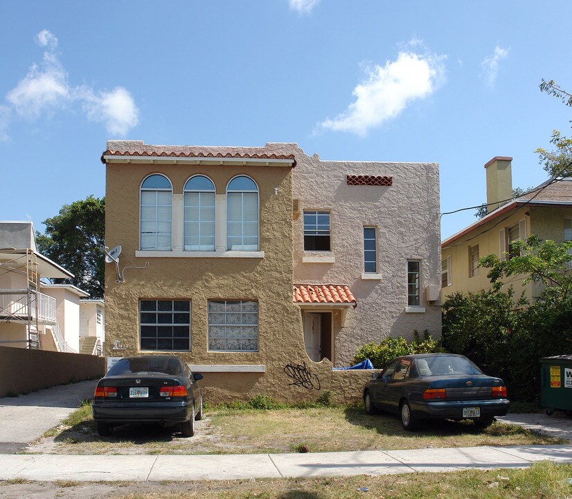 1459 NW 1st St in Miami, FL - Building Photo