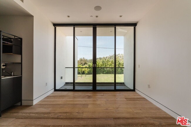 3785 W Livia Ln in Los Angeles, CA - Building Photo - Building Photo