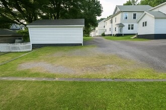 413 Highland Ave in East Syracuse, NY - Building Photo - Building Photo