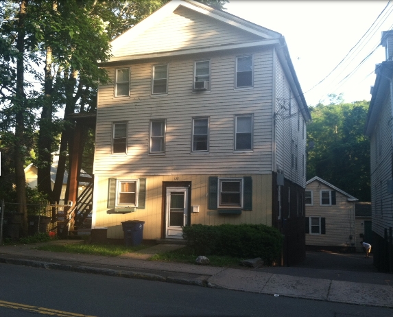 133 W Main St in Vernon, CT - Foto de edificio