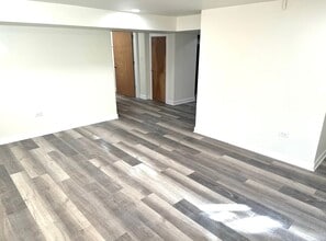 10350 Milford St, Unit G2 in Westchester, IL - Foto de edificio - Building Photo