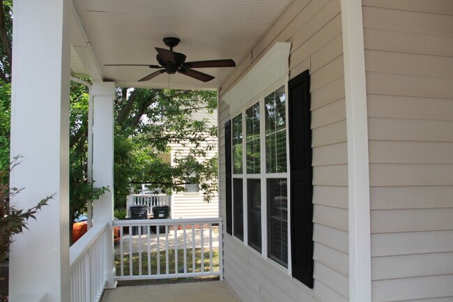 513 E Maple Ave in Holly Springs, NC - Building Photo - Building Photo