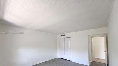 4670 NW 79th Ave in Doral, FL - Building Photo - Building Photo