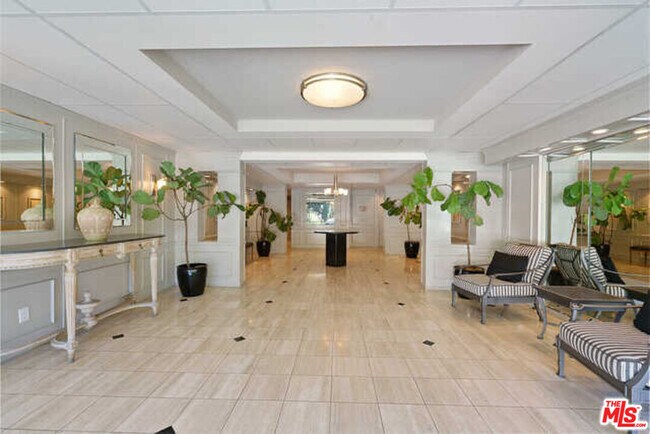 906 N Doheny Dr in West Hollywood, CA - Building Photo - Building Photo