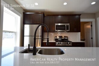 853 Sherman St SE in Grand Rapids, MI - Building Photo - Building Photo