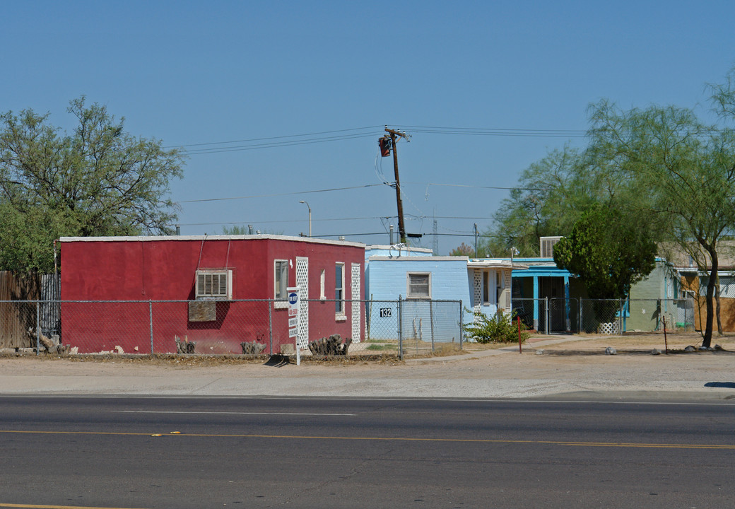 134 W Irvington Rd in Tucson, AZ - Foto de edificio