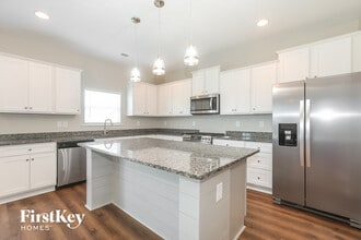210 Bowman Dr in Statham, GA - Building Photo - Building Photo