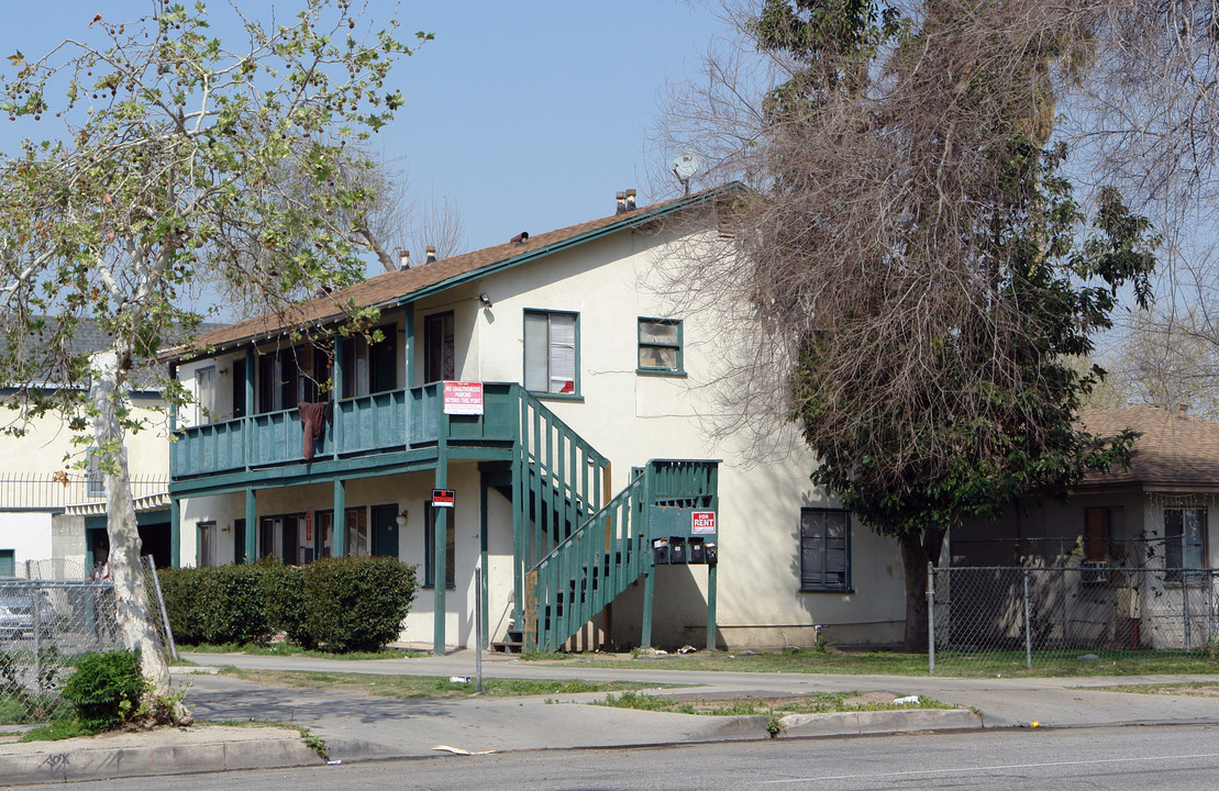 560 N Sierra Way in San Bernardino, CA - Building Photo