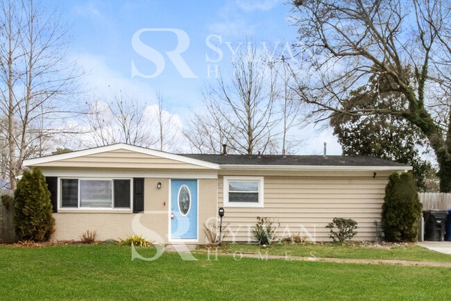 230 S Plaza Trail in Virginia Beach, VA - Foto de edificio - Building Photo