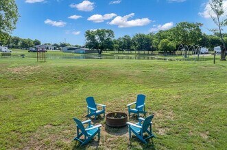 4846 Co Rd 3408 in Lone Oak, TX - Foto de edificio - Building Photo