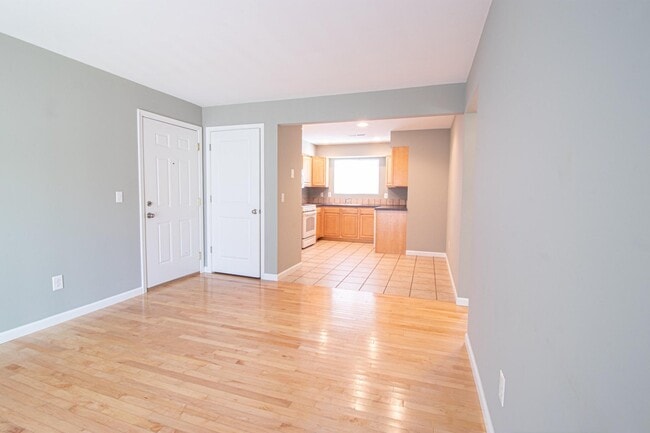 835 Grand Ave NE, Unit a in Grand Rapids, MI - Foto de edificio - Building Photo