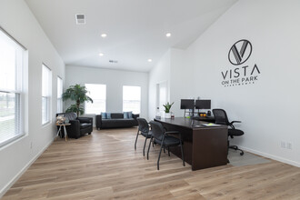 Vista On The Park: Inspired Living in Wright City, MO - Foto de edificio - Interior Photo